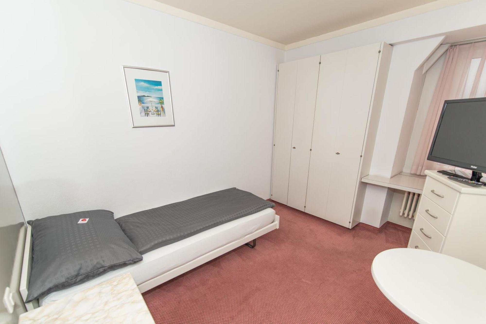 Hotel Rotes Haus Brugg  Ngoại thất bức ảnh