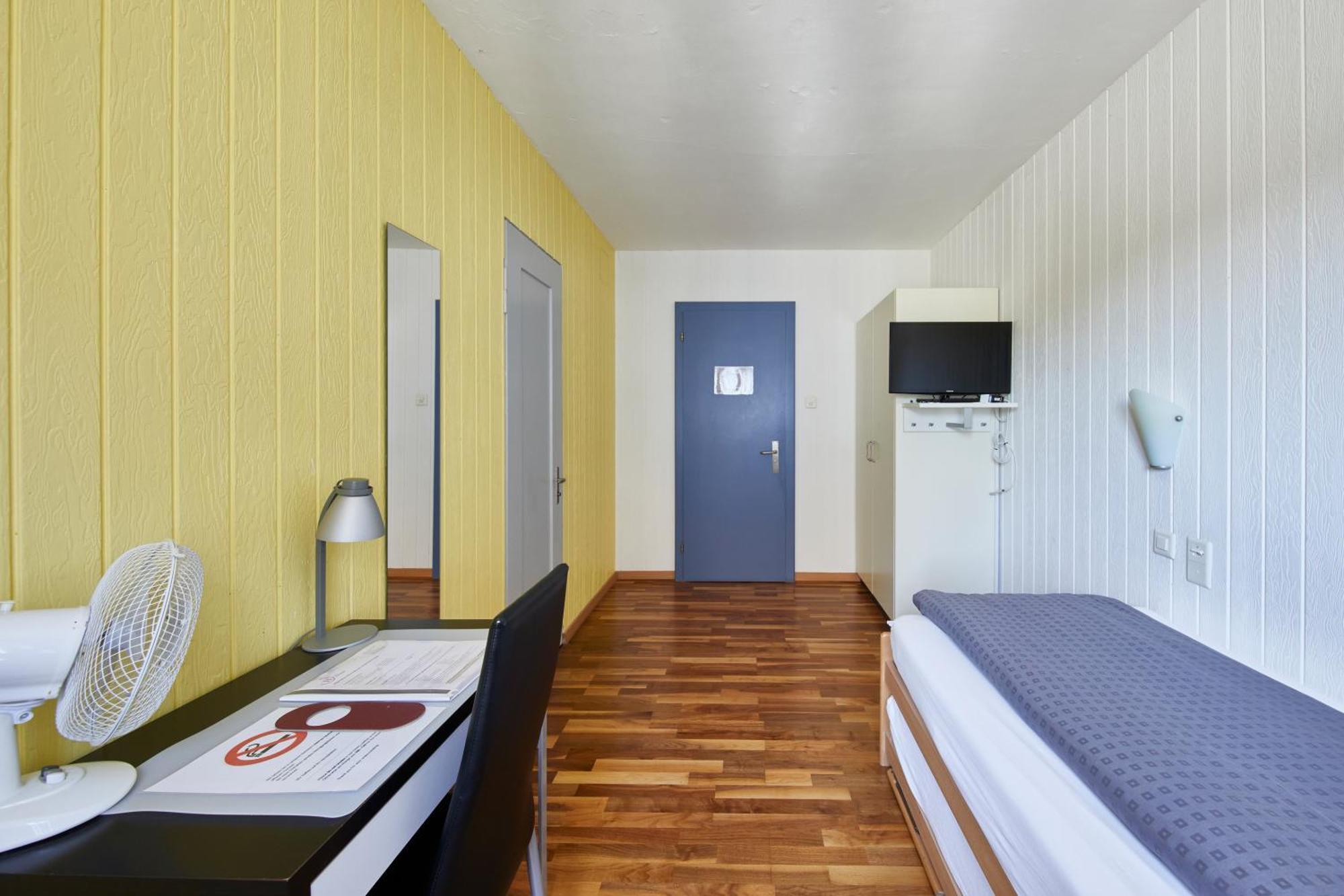 Hotel Rotes Haus Brugg  Ngoại thất bức ảnh