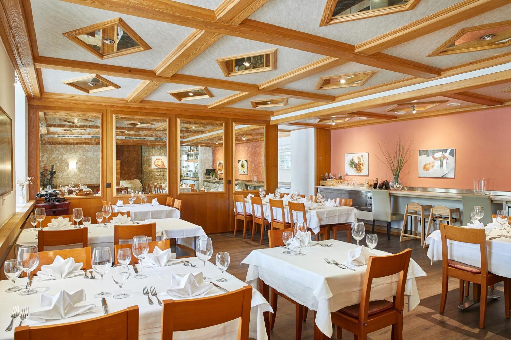 Hotel Rotes Haus Brugg  Ngoại thất bức ảnh