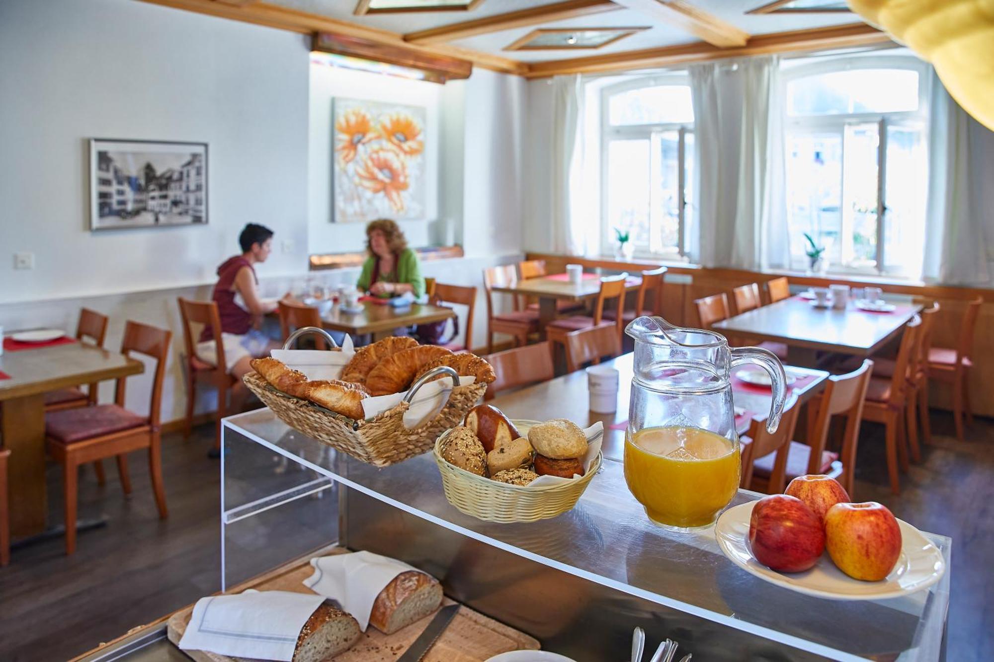 Hotel Rotes Haus Brugg  Ngoại thất bức ảnh